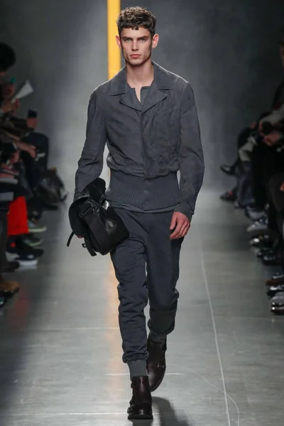 Look 11